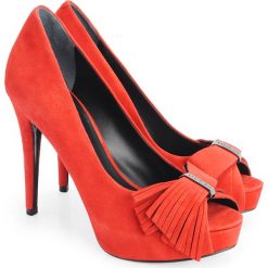 Guess Szpilki "Harlo". Szare baleriny damskie Guess, z aplikacjami, ze skóry, na wysokim obcasie, na szpilce. Za 249,00 zł.