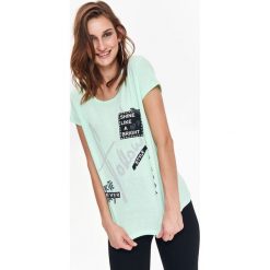 T-SHIRT DAMSKI Z NADRUKIEM. Szare t-shirty damskie Top Secret, z nadrukiem. Za 14,99 zł.