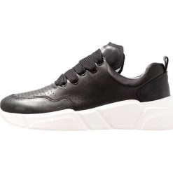 Trampki damskie slip on: Bronx Tenisówki i Trampki black