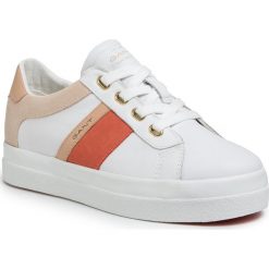 Sneakersy GANT - Avona 20531500 Br.Wht/Br.Coral G285. Białe półbuty damskie GANT, ze skóry. Za 469,00 zł.