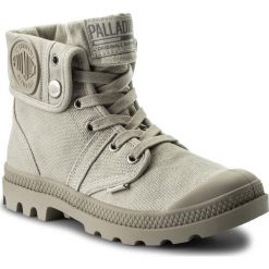 Trapery PALLADIUM - Pallabrouse Baggy 92478-062-M Day/String. Brązowe trapery damskie marki Palladium, z tworzywa sztucznego, klasyczne, bez obcasa, bez zapięcia. Za 379,00 zł.