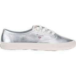 Gant New Haven Tenisówki Srebrny. Szare trampki i tenisówki damskie GANT, bez wzorów, ze skóry, bez zapięcia. Za 352,95 zł.