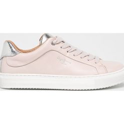 Pepe Jeans - Buty. Różowe buty sportowe damskie Pepe Jeans, bez wzorów, z jeansu, sportowe. W wyprzedaży za 179,90 zł.
