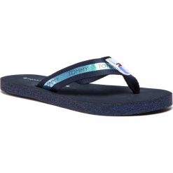 Japonki TOMMY HILFIGER - Flat Beach Sandal Iridescent FW0FW04016 Midnight 403. Klapki damskie TOMMY HILFIGER. W wyprzedaży za 139,00 zł.