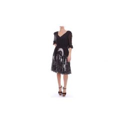 Sukienki krótkie Moschino A04336152. Czarne sukienki damskie MOSCHINO, bez wzorów, bez kołnierzyka, z krótkim rękawem, krótkie, mini. Za 1466,41 zł.