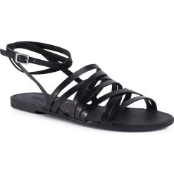 Sandały VAGABOND - Tia 4931-201-20 Black. Czarne klapki damskie Vagabond, bez wzorów, ze skóry, bez obcasa, na obcasie. W wyprzedaży za 209,00 zł.