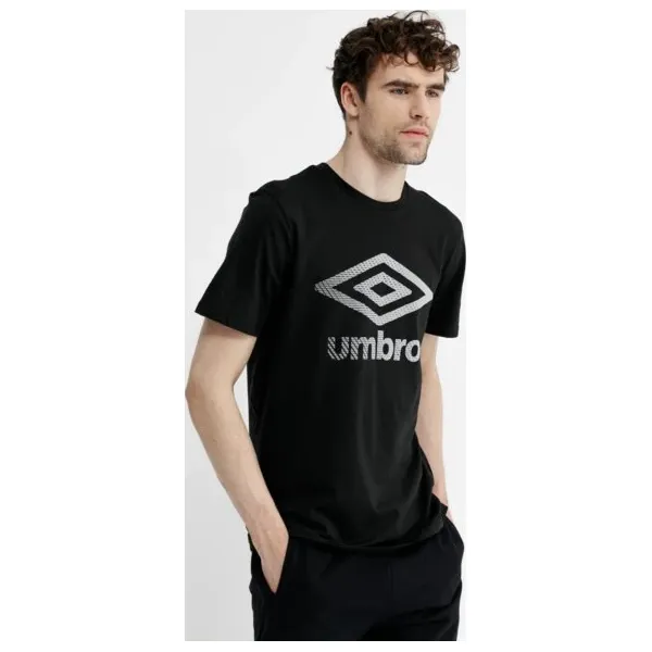 Umbro Koszulka Ss Velocita Stacked Graphic , czarny, rozmiar L. Czarne koszulki męskie Umbro, m, z aplikacjami, z bawełny, bez kołnierzyka, bez rękawów. W wyprzedaży za 47,99 zł.