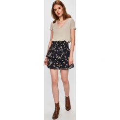 Vero Moda - Spódnica. Białe spódniczki damskie Vero Moda, na co dzień, s, w kwiaty, z poliesteru, casualowe, mini, rozkloszowane. W wyprzedaży za 69,90 zł.