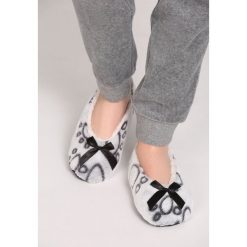 Czarne Kapcie Tenderfoot. Czarne kapcie damskie marki Born2be. Za 19,99 zł.