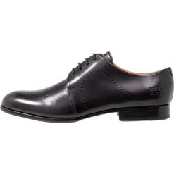 Melvin & Hamilton SALLY Oksfordki black. Czarne półbuty damskie marki Melvin & Hamilton, bez obcasa, na sznurówki. Za 669,00 zł.
