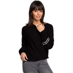 Sweter z szerokimi rękawami - czarny. Czarne swetry damskie BE, s, bez wzorów, z poliesteru, bez rękawów, bez kaptura. W wyprzedaży za 125,00 zł.