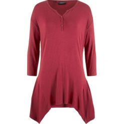 Shirt z dłuższymi bokami i kołnierzykiem "henley" bonprix pomarańczowo-czerwony. Czerwone koszulki damskie bonprix, bez wzorów, bez kołnierzyka, bez rękawów. Za 27,99 zł.