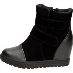 Wygodne botki damskie sneakersy J.STAR J0106BK. Sneakersy damskie J. STAR, ze skóry. W wyprzedaży za 79,00 zł.