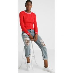 Calvin Klein Jeans CONTRAST NECK CABLE Sweter tomato. Czerwone swetry klasyczne damskie Calvin Klein Jeans, l, z bawełny. Za 449,00 zł.