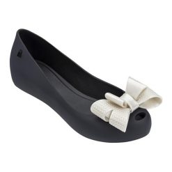 Baleriny w kolorze czarno-kremowym. Czarne baleriny damskie Melissa, Pepe Jeans, bez wzorów, bez obcasa. W wyprzedaży za 159,95 zł.