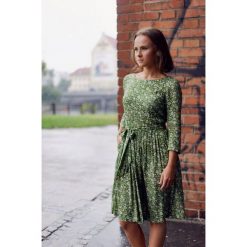 Sukienki: Sukienka Melia zielona w kwiatki (petite) 32