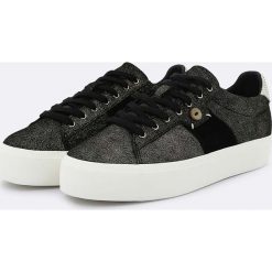 Skórzane sneakersy w kolorze czarno-antracytowym. Szare trampki męskie Faguo, z okrągłym noskiem, na sznurówki. W wyprzedaży za 171,95 zł.