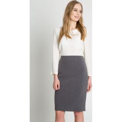 Szara ołówkowa spódnica KLASYKA BIALCON. Szare spódniczki damskie KLASYKA BIALCON, na co dzień, bez wzorów, ze splotem, eleganckie, krótkie, mini, ołówkowe. Za 155,00 zł.