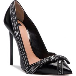 Szpilki ELISABETTA FRANCHI - SA-13L-91E2-V390 Nero 110. Czarne półbuty damskie marki Elisabetta Franchi, bez wzorów, ze skóry ekologicznej, bez obcasa, na obcasie, bez zapięcia. Za 1999,00 zł.