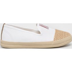 Cross Jeans - Espadryle. Białe espadryle damskie Cross Jeans, bez wzorów, z jeansu, bez obcasa, na obcasie. W wyprzedaży za 59,90 zł.