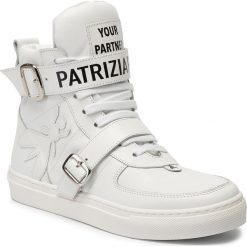 Sneakersy PATRIZIA PEPE - 2V8990/A3KW-W101 White. Białe półbuty damskie Patrizia Pepe, na co dzień, z aplikacjami, ze skóry, bez obcasa, bez zapięcia. W wyprzedaży za 629,00 zł.