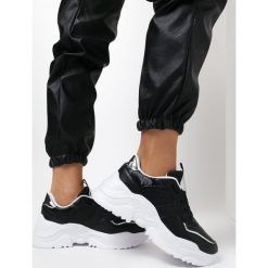 Czarne Sneakersy Qyrola. Czarne sneakersy damskie Born2be. W wyprzedaży za 79,99 zł.