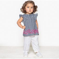 Komplet bluzka i spodnie 1 miesiąc - 3 lata. Niebieskie spodnie niemowlęce marki La Redoute Collections, z haftami, z bawełny, z okrągłym kołnierzem, bez rękawów. Za 102,86 zł.