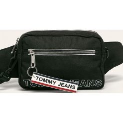 Tommy Jeans - Nerka. Czarne nerki damskie Tommy Jeans, bez wzorów, z poliesteru, małe, bez dodatków. Za 299,90 zł.