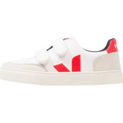 Veja V12 SMALL VELCRO Tenisówki i Trampki white/pekin. Białe trampki męskie marki Veja, ze skóry. Za 299,00 zł.