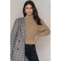 Golfy damskie: NA-KD Sweter z dzianiny z wywijanym golfem – Beige
