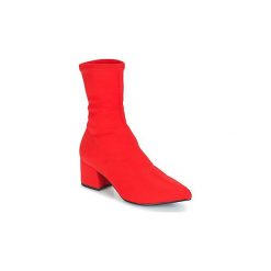 Botki Vagabond MYA. Czerwone botki damskie Vagabond, bez obcasa, bez zapięcia. Za 431,20 zł.