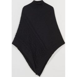 Dzianinowe ponczo - Czarny. Czarne poncza damskie Mohito, bez wzorów, z dzianiny. Za 99,99 zł.