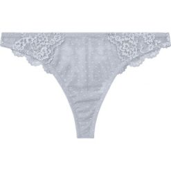 Stringi mini bonprix dymny lila. Fioletowe stringi damskie marki bonprix, w koronkowe wzory, z koronki. Za 29,99 zł.