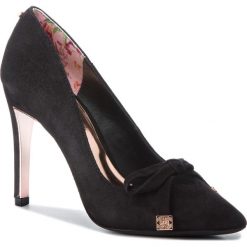 Szpilki TED BAKER - Gewell 9-17598 Black. Czarne półbuty damskie marki Ted Baker, z aplikacjami, ze skóry, eleganckie, bez obcasa, na obcasie, bez zapięcia. W wyprzedaży za 439,00 zł.
