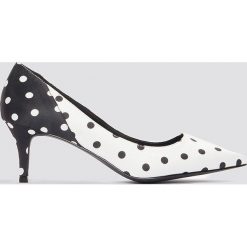 NA-KD Shoes Satynowe czółenka na średnim obcasie - Black,White,Multicolor. Czarne czółenka damskie NA-KD Shoes, bez wzorów, z satyny, na średnim obcasie, na obcasie. W wyprzedaży za 42,58 zł.