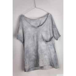 T-shirty damskie: Szary t-shirt luźna kieszeń - farbowany