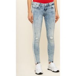 Jeansy Skinny Fit Guess W01A76 D3U53. Niebieskie jeansy damskie Guess. W wyprzedaży za 319,00 zł.