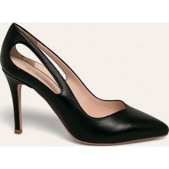 Trussardi Jeans - Szpilki skórzane. Czarne szpilki Trussardi Jeans, bez wzorów, z jeansu, bez obcasa, na obcasie, bez zapięcia. Za 579,90 zł.