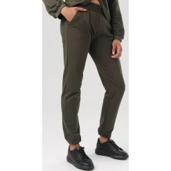 Khaki Spodnie Felyera. Brązowe spodnie damskie Born2be, xl, z dresówki. Za 69,99 zł.