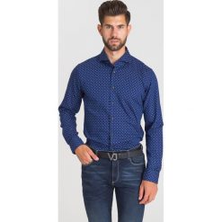 GRANATOWA KOSZULA JOOP! COLLECTION W KROPKI. Niebieskie koszule męskie Joop! Collection, m, bez wzorów, z bawełny, z włoskim kołnierzykiem, bez rękawów. Za 224,50 zł.