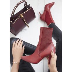 Czerwone Botki Cheerfulness. Czerwone botki damskie Renee, bez obcasa, na obcasie, bez zapięcia. Za 129,99 zł.