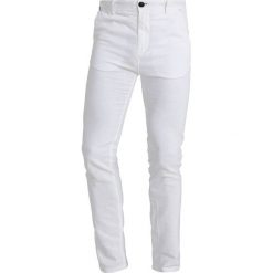 Chinosy męskie: Springfield LINO Chinosy white