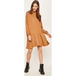 Vero Moda - Sukienka. Pomarańczowe sukienki damskie Vero Moda, na co dzień, s, bez wzorów, z bawełny, casualowe, z golfem, z długim rękawem, długie, mini, rozkloszowane. Za 149,90 zł.