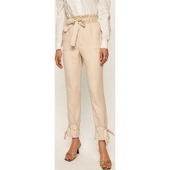 Vero Moda - Spodnie. Spodnie damskie Vero Moda, s, w paski, z poliesteru. Za 219,90 zł.