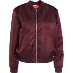Tiger of Sweden CALIX BOMBER Kurtka Bomber noon plum. Fioletowe kurtki damskie Tiger of Sweden, bez wzorów, z materiału. W wyprzedaży za 929,40 zł.