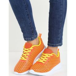 Pomarańczowe Buty Sportowe Mayiss. Brązowe buty sportowe damskie marki Born2be, w geometryczne wzory. Za 34,99 zł.