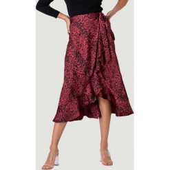 Spódnica w kolorze bordowym ze wzorem. Czerwone spódniczki damskie Urban Touch, bez wzorów, midi, kopertowe. W wyprzedaży za 149,95 zł.