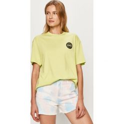Vans - T-shirt. Żółte bluzki damskie Vans, s, z nadrukiem, z bawełny, casualowe, z okrągłym kołnierzem. W wyprzedaży za 119,90 zł.