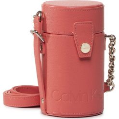 Torebka CALVIN KLEIN - Drum Cylinder Cross Body Cav K60K606645 XA4. Czerwone listonoszki damskie Calvin Klein, bez wzorów, ze skóry ekologicznej, bez dodatków. W wyprzedaży za 329,00 zł.