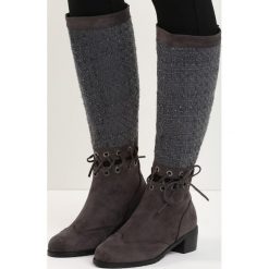 Ciemnoszare Kozaki Senior Shawl. Czarne buty zimowe damskie Born2be, z okrągłym noskiem, na niskim obcasie, na płaskiej podeszwie. Za 64,99 zł.